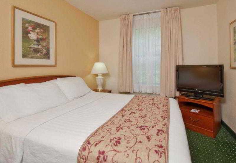 Towneplace Suites Charlotte University Research Park Bilik gambar